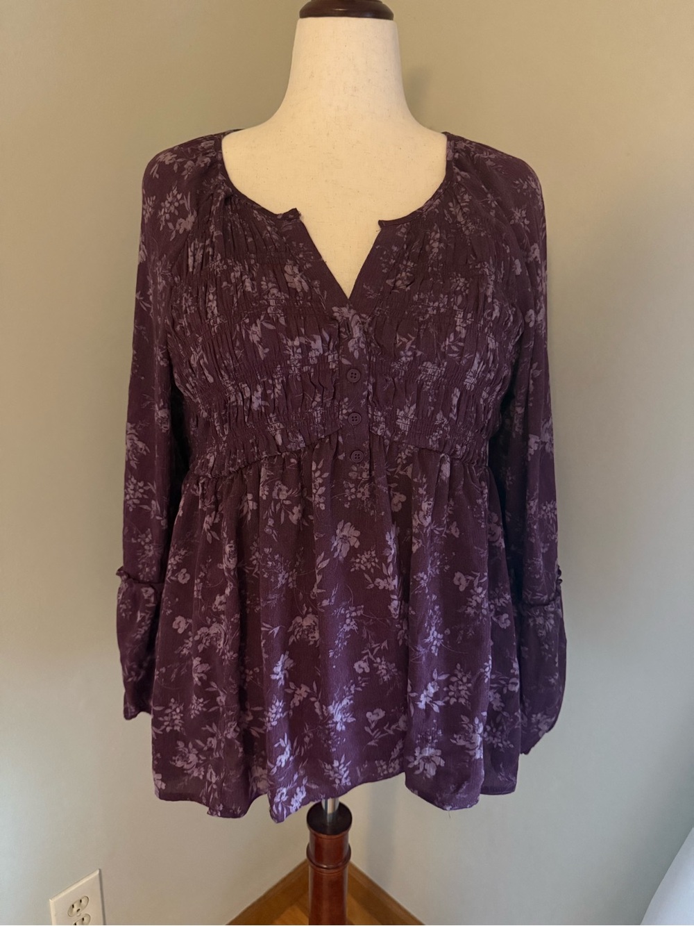 torrid Women’s Floral Peasant Top in Deep Plum. NWT